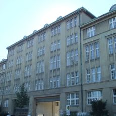 Konsumgenossenschaft Berlin und Umgegend, Wohlfahrtsgebäude Josef-Orlopp-Straße 38/42