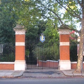 The Physic Garden, Gate Piers And Gates