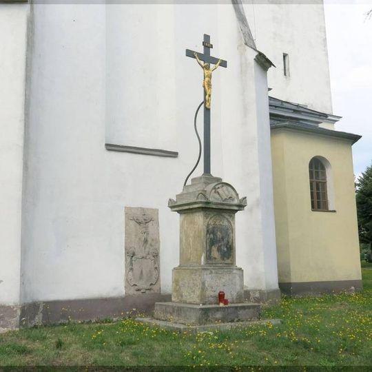 Kříž u kostela svaté Alžběty v Cvikově