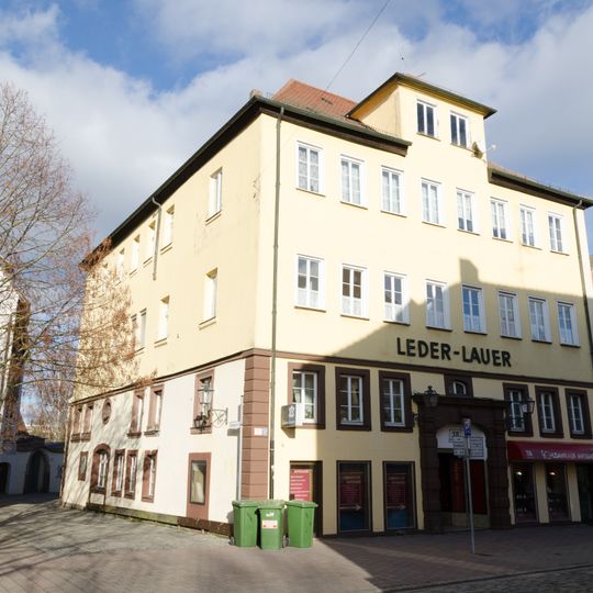 Martin-Luther-Platz 38