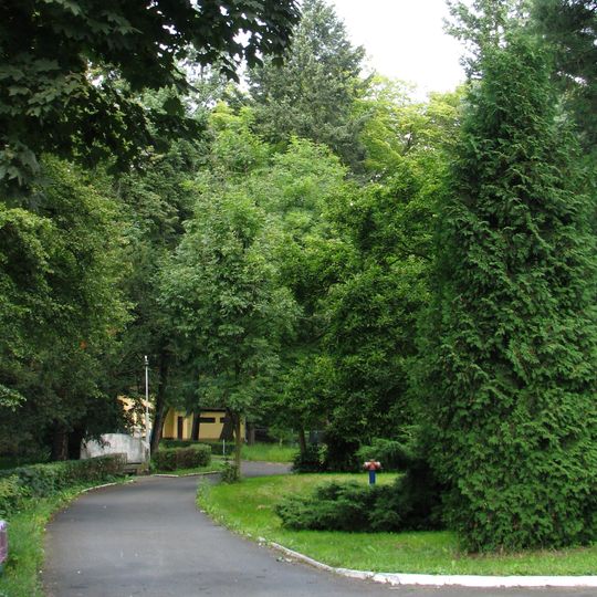 Park z aleją dojazdową we Wrocławiu