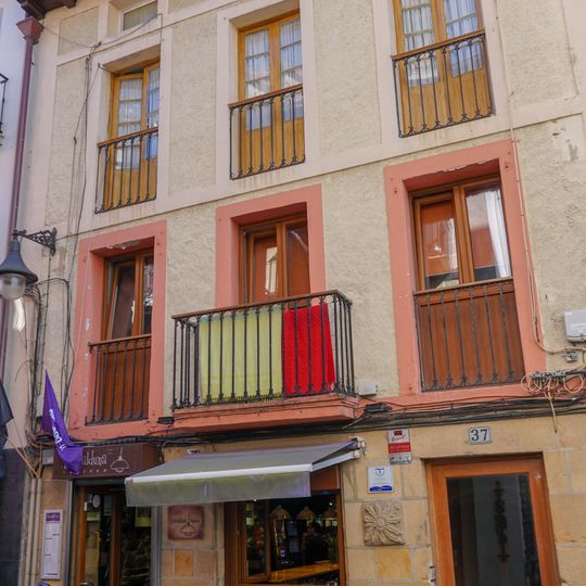 Casa Nagusia 37