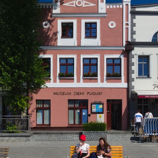 28 Wolności Square in Puck