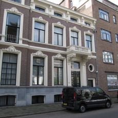 Herenhuis, gebouwd door de aannemer-architecten Bernhard Kuhnel en Johann Diedrich Meiners in eclectische bouwstijl
