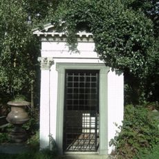 Monument To Dr Nathaniel Rogers In Abney Park Cemetery