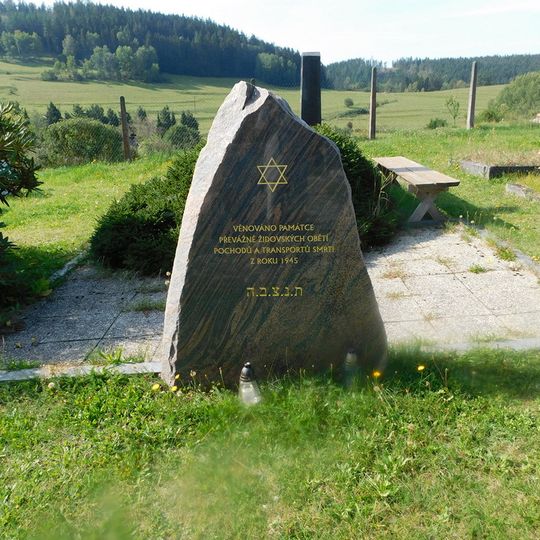 Pomník obětem pochodů a transportů smrti v Bečově