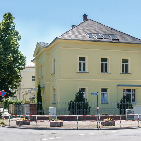 Villa mit Einfriedung Bahnhofstraße 4