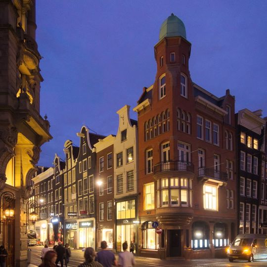 Pand met gevel verbouwd