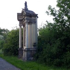 Kaplička na křížové cestě u Vtelna