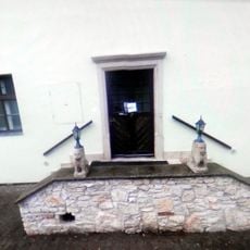 Kňažský domov, socha-vsa