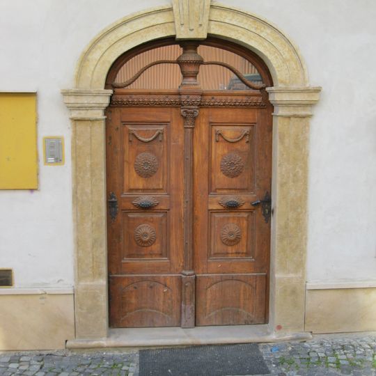 Portál domu Jarní 8