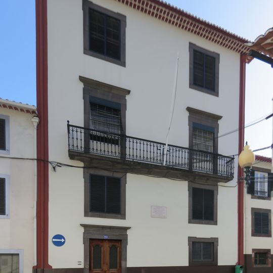 Edifício na rua da Carreira, n.º 215