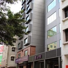 Baron's hot-spring hotel