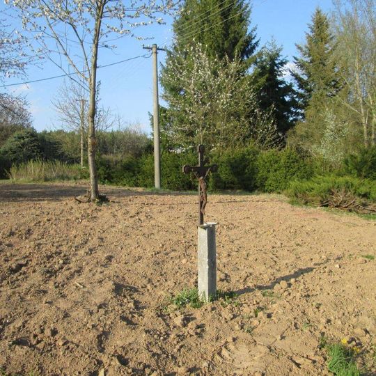 Kříž v Leopoldově před kaplí