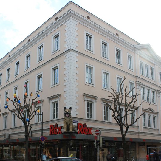 Büro- und Geschäftshaus