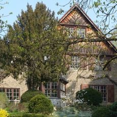 Haus Berger mit Einfriedung und Eckpavillon Im Fischgrund 41