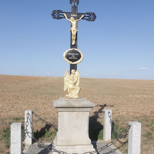 Kříž u silnice východně od Lesůněk