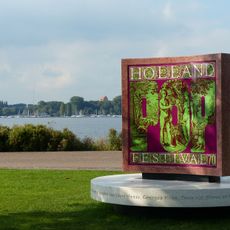 Holland Pop Monument