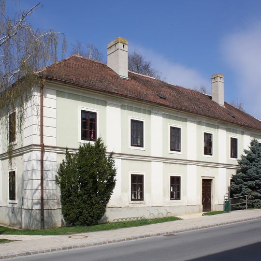 Schul- und Gerichtsgebäude