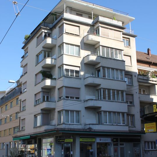 Immeuble d'habitation et commercial