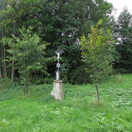 Kříž u potoka Včelnička u Gabrielky